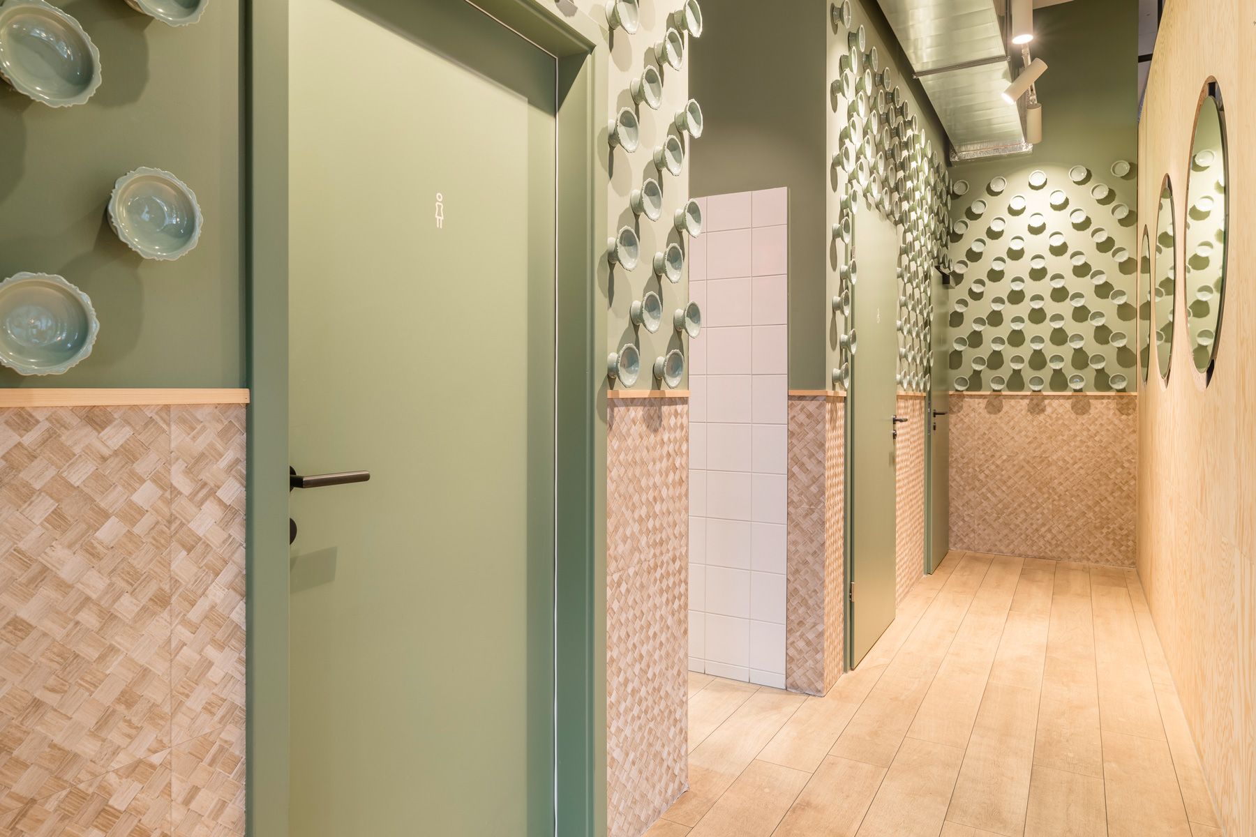 The hallway presents itself in an inviting green with green Chinese plattes hanging on the wall providing a decorative touchnbspThe guest toilets feature an eyecatching fish wallpaper on the walls and on the ceiling